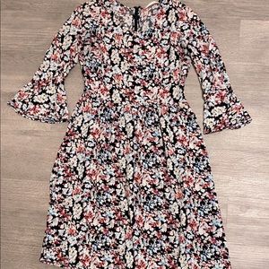 Floral, flare sleeve, black midi dress!